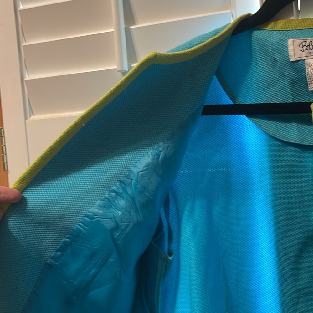 Bob Mackie light jacket with piping detail. Size 14 - Picture 3 of 3